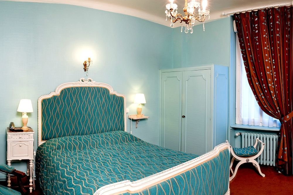 Logis Hotels Restaurant Le Dauphin ซาลบรีส์ ภายนอก รูปภาพ